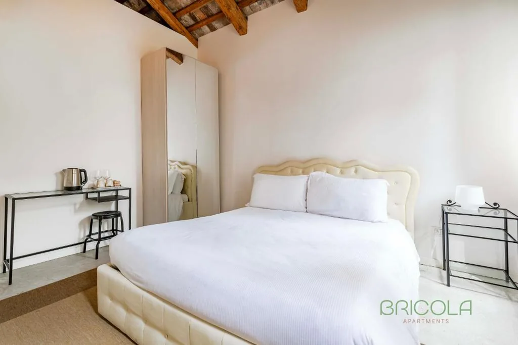 Deluxe Double Room (2 Adults + 1 Child) — Biennale Ensuite Rooms By Bricola Apartments