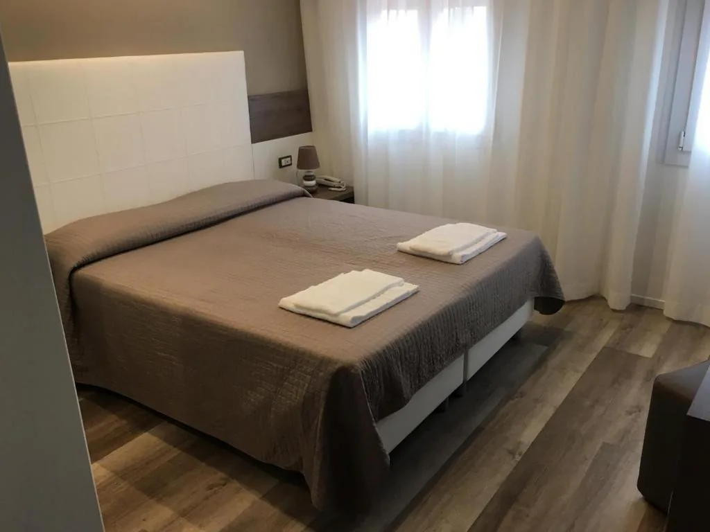 Deluxe Double Room — Albergo Rosa