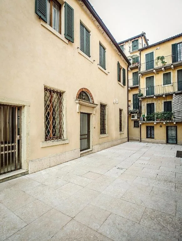Camera Matrimoniale Deluxe — Arena Easy Suites Guesthouse