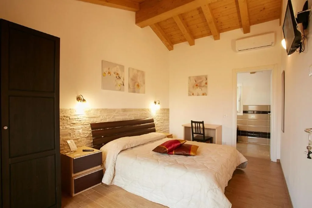 Camera Matrimoniale Deluxe con 1 Letto Supplementare — B&B Al sogno di Laura