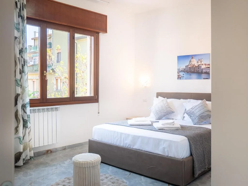 Camera Matrimoniale Deluxe con 1 Letto Supplementare — Casa Bella Venezia 2