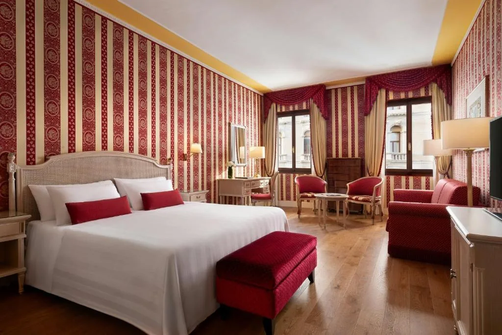 Camera Matrimoniale Deluxe con 1 Letto Supplementare — Sina Palazzo Sant’Angelo