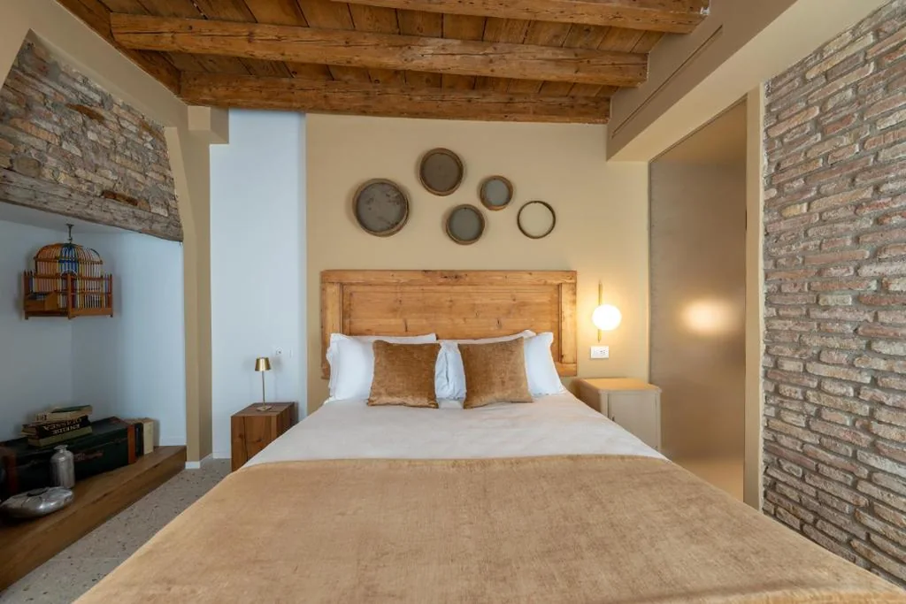 Camera Matrimoniale Deluxe con 1 Letto Supplementare — Spaccavento Boutique Rooms