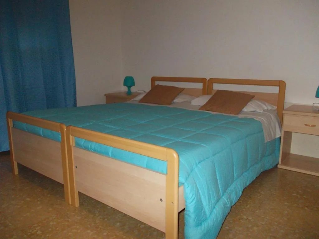 Camera Matrimoniale Deluxe con Bagno in Comune — Travellers Lodge Bed & Rooms
