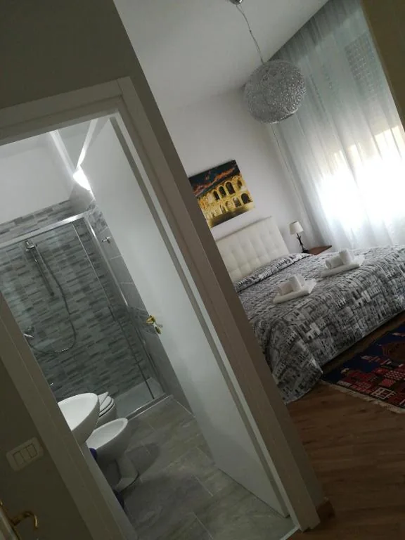 Camera Matrimoniale Deluxe con Bagno Privato — A casa di Luca