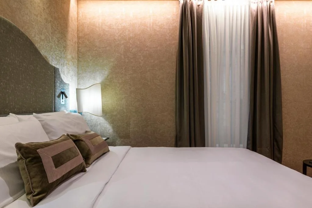 Deluxe Double Room with Balcony — Acca Hotel