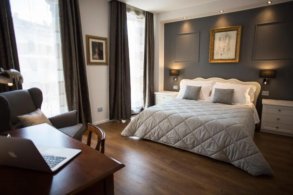 Deluxe Double Room with Balcony — Arena Suite