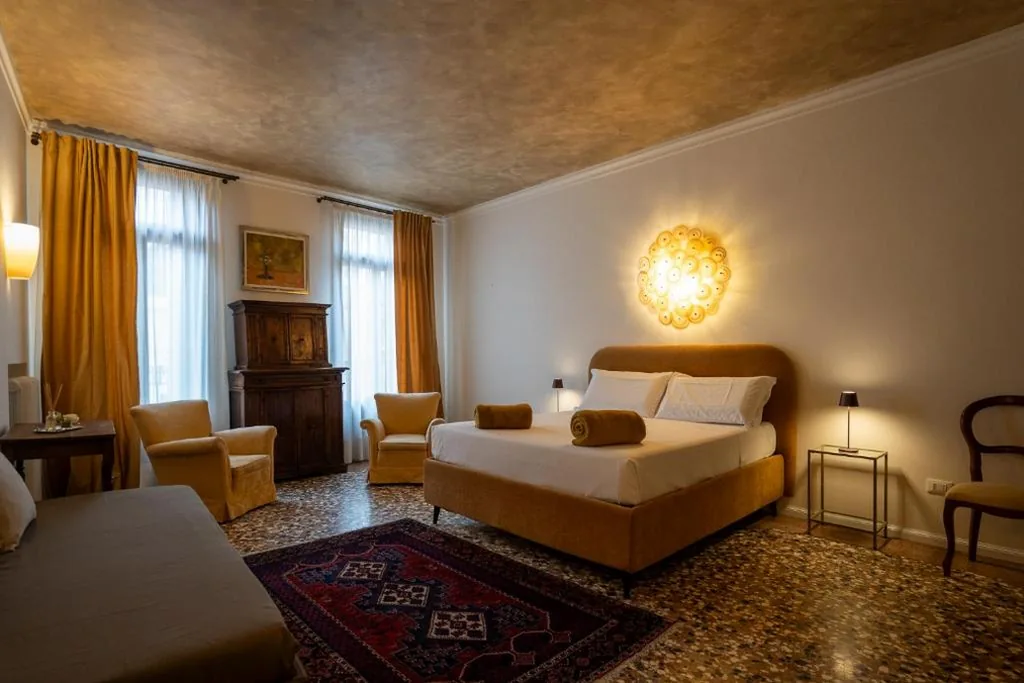 Deluxe Double Room with Balcony — Ca’ Turelli Dimora Storica