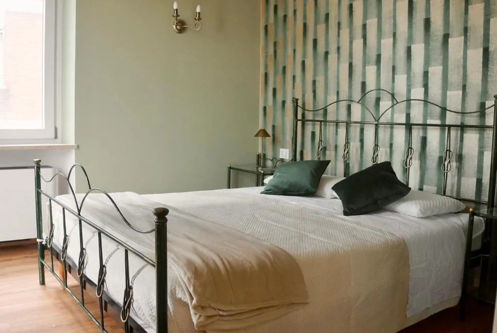Deluxe Double Room with Balcony — Domus 44 Rooms – Porta Nuova