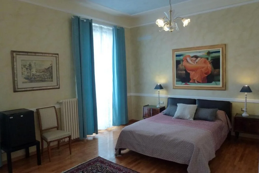 Deluxe Double Room with Balcony and River View — Lady Verona Residence