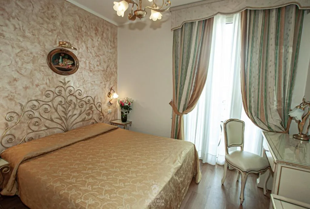 Deluxe Double Room with Balcony and Lagoon View — Viktoria Palace Hotel