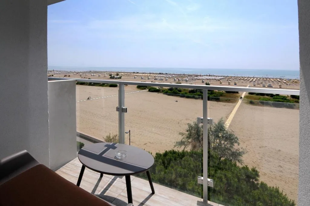 Deluxe Double Room with Balcony and Sea View — Marina Palace Hotel 4 stelle S