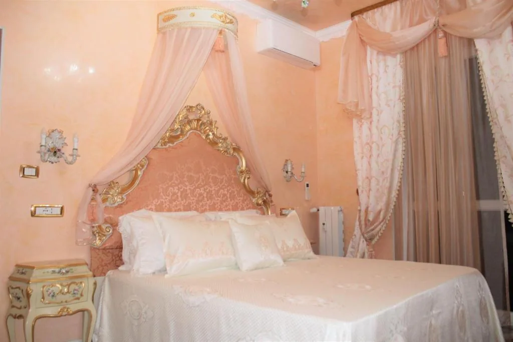Deluxe Double Room with Balcony — FD Luxury rooms