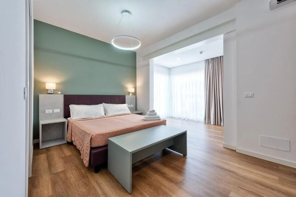 Deluxe Double Room with Balcony — Hotel Al Ponte
