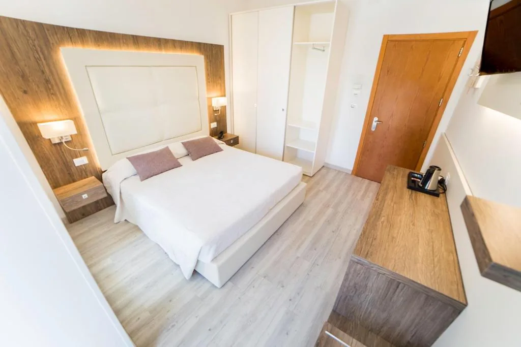 Deluxe Double Room with Balcony — Hotel All’Orologio