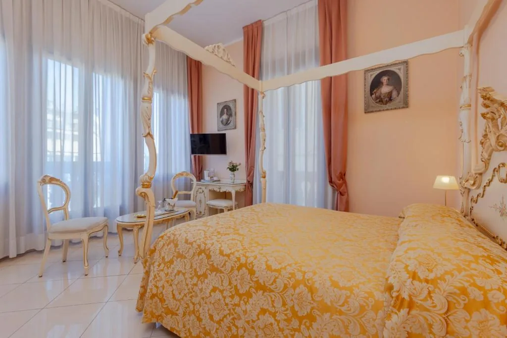 Camera Matrimoniale Deluxe con Balcone — Hotel Marte