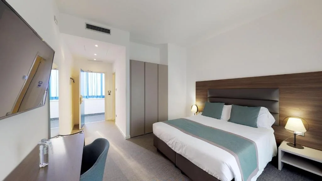 Deluxe Double Room with Balcony — Hotel Villa Sorriso