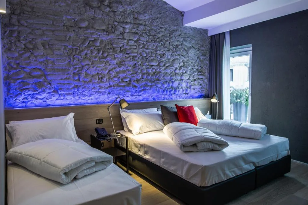 Camera Matrimoniale Deluxe con Balcone — Locanda al Vescovo & SPA