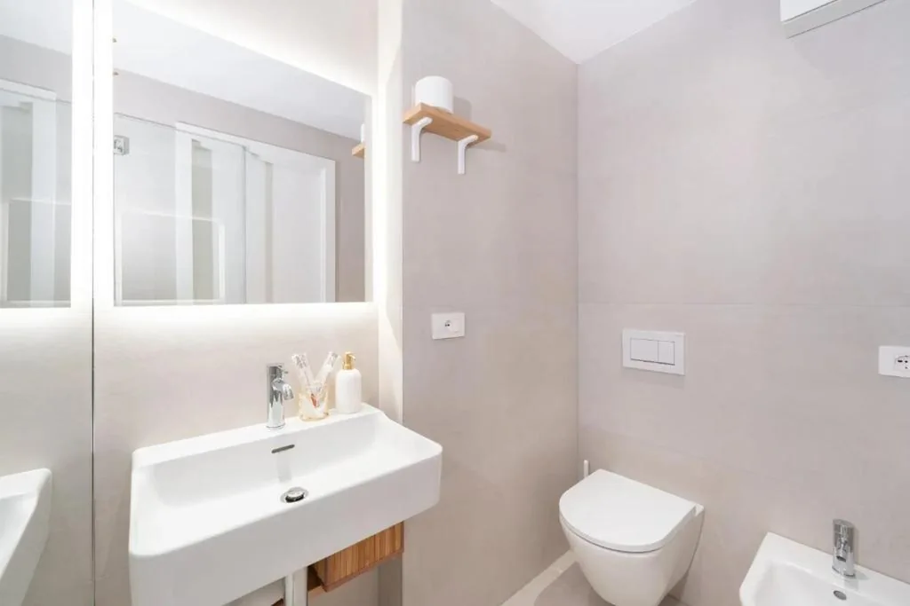 Deluxe Double Room with Balcony — Opera Boutique Rooms