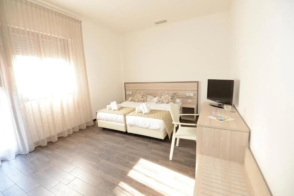 Deluxe Double Room with Shower — BB Venice Cinzias’
