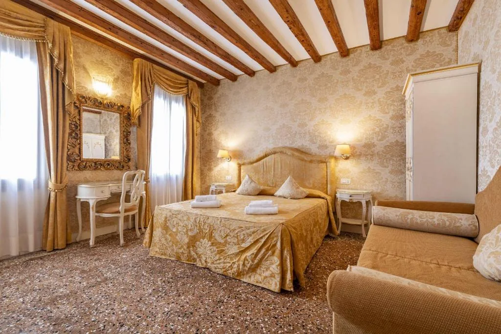 Deluxe Double Room with Shower — Residence Ca’ di Malta Arsenale by Wonderful Italy