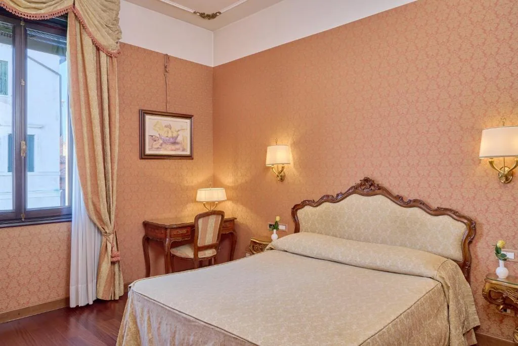 Camera Matrimoniale Deluxe con Piccola Vista Canale — Locanda Vivaldi