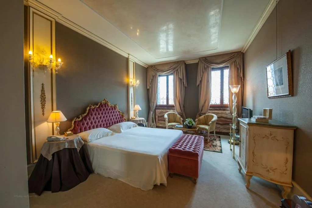 Deluxe Double Room with Grand Canal View — Ca’ Sagredo Hotel