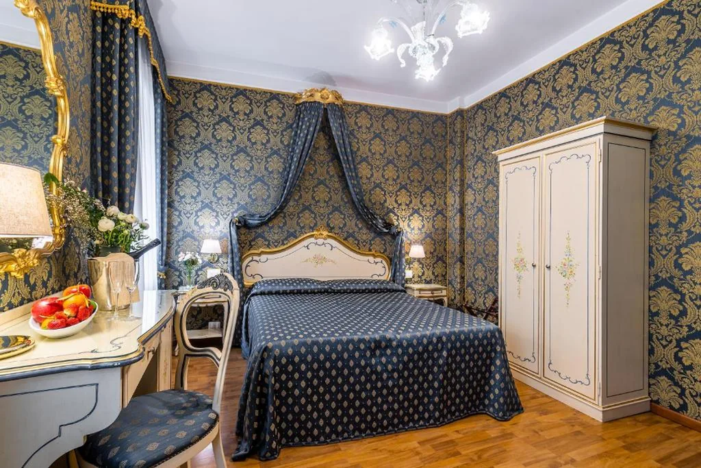 Deluxe Double Room with Canal View — Al Gazzettino