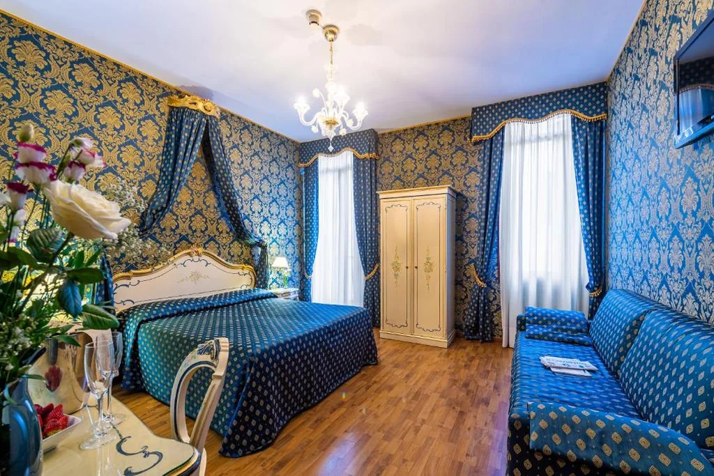 Deluxe Double Room with Canal View and Balcony — Al Gazzettino