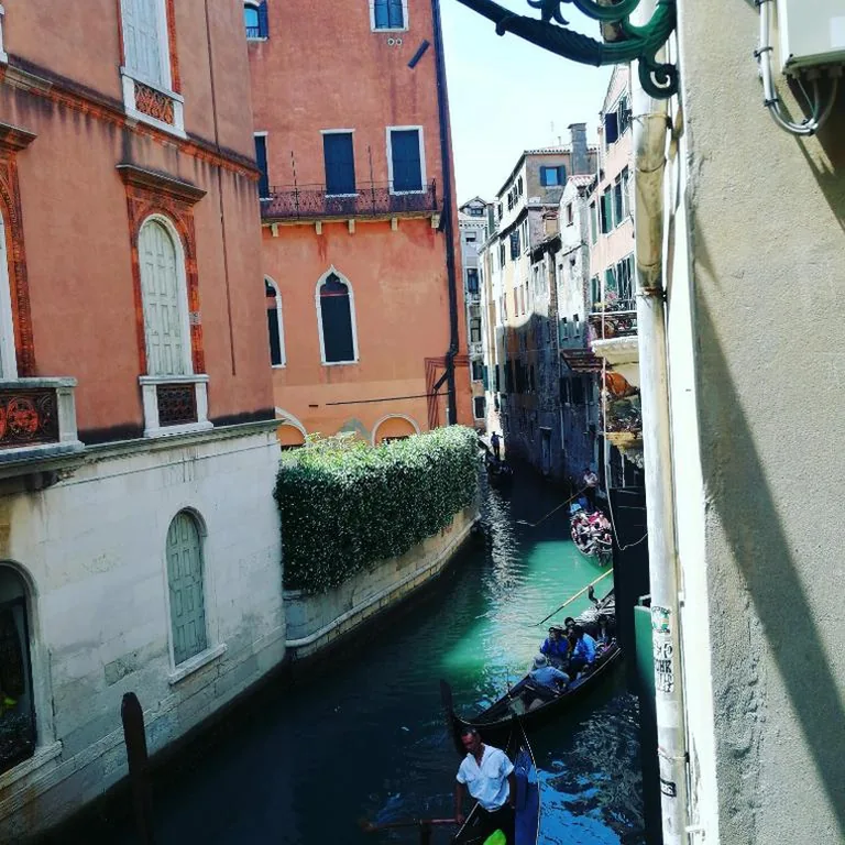 Deluxe Double Room with Canal View — Hotel Casa Petrarca