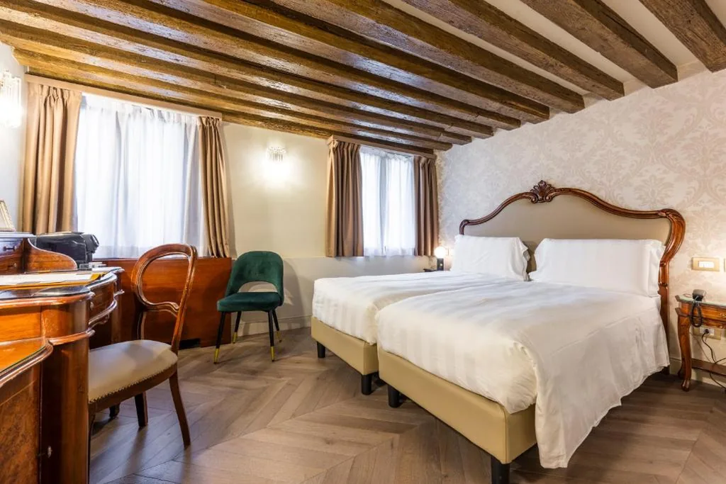 Camera Matrimoniale Deluxe con Vista Canale — Hotel Colombina