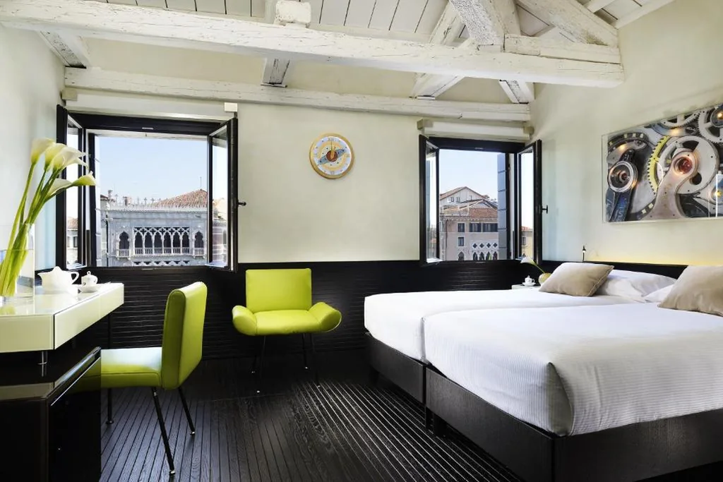 Camera Matrimoniale Deluxe con Vista Canale — Hotel L’Orologio Venezia – WTB Hotels