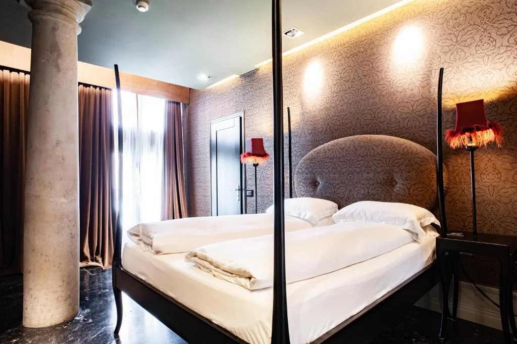 Deluxe Double Room with Canal View — Hotel Palazzo Barbarigo Sul Canal Grande
