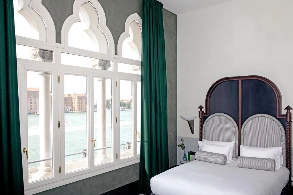 Deluxe Double Room with Canal View — Il Palazzo Experimental