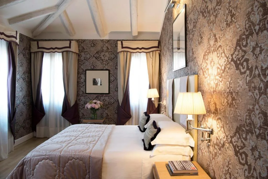 Deluxe Double Room with Canal View — Splendid Venice – Starhotels Collezione