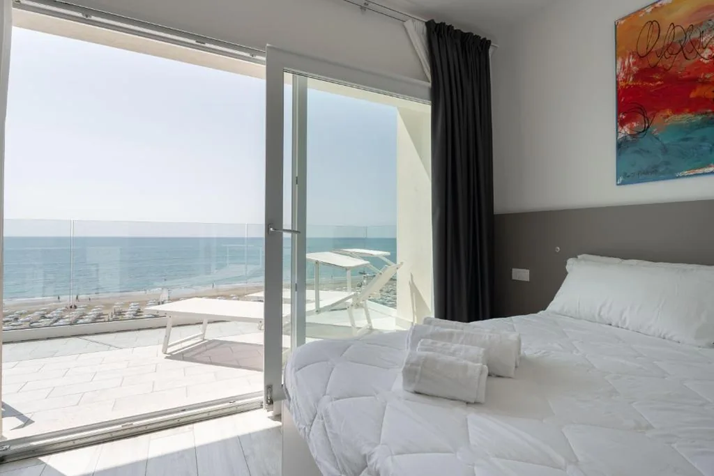 Camera Matrimoniale Deluxe con Vista Mare Frontale — Hotel Boston 3 Stelle Superior Frontemare