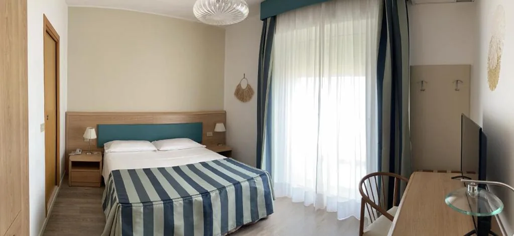 Camera Matrimoniale Deluxe con Vista Mare Frontale — Hotel Sirenetta
