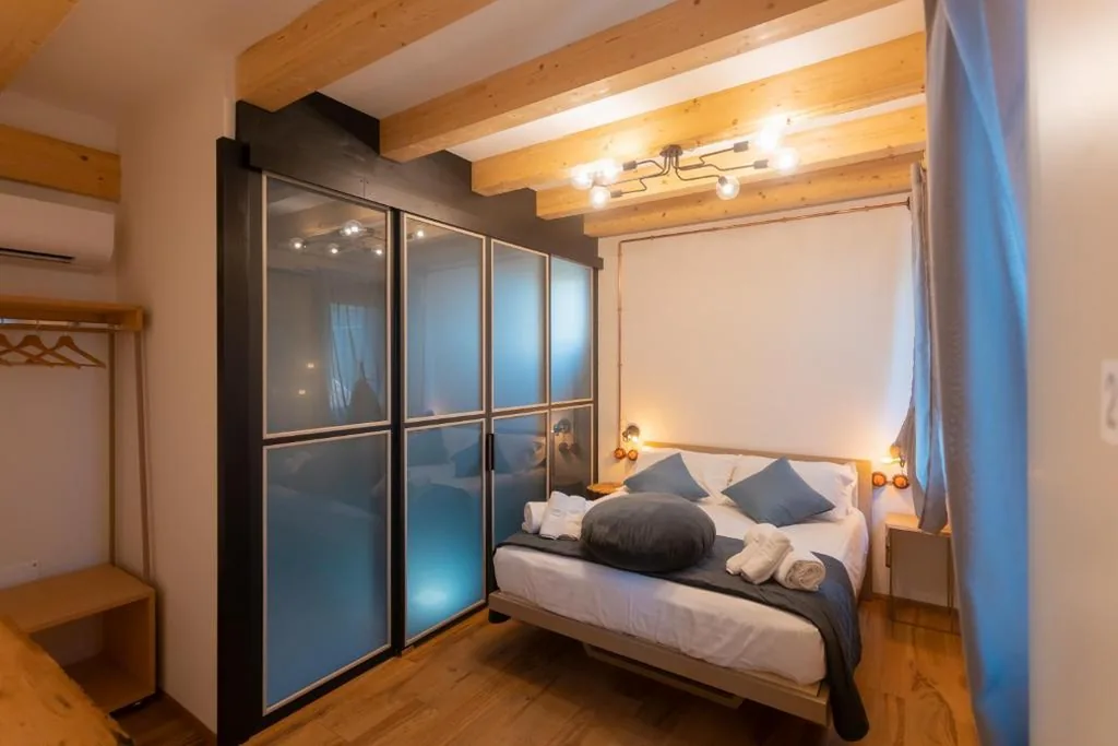 Deluxe Double Room with Partial Sea View — Corte Lusenzo
