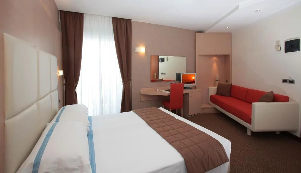 Camera Matrimoniale Deluxe con Vista Mare Laterale — Hotel Rivamare