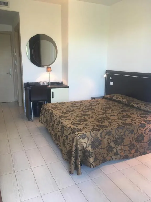 Deluxe Double Room — Hotel Bellevue