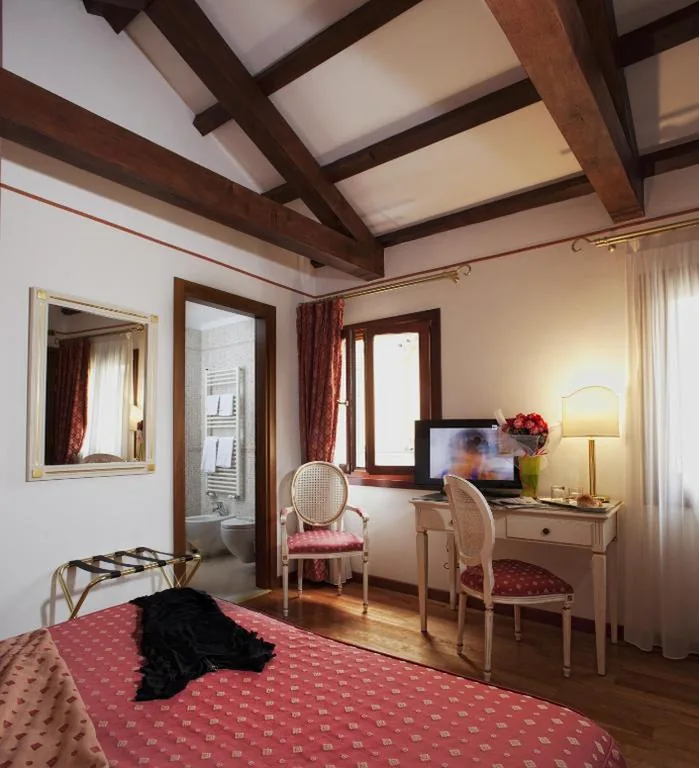 Deluxe Double Room — Hotel Ca’ D’Oro – WENICE Deep Culture