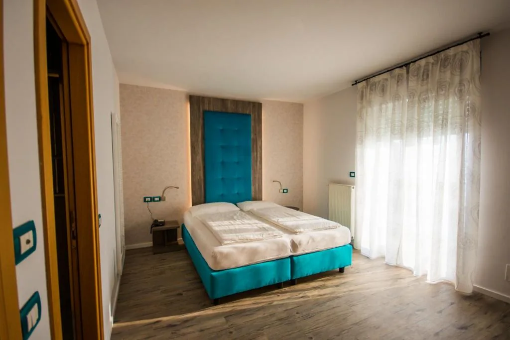 Deluxe Double Room — Hotel Eden