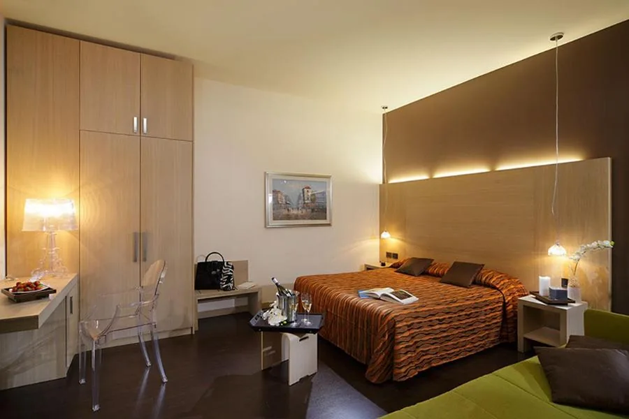 Deluxe Double Room — Hotel Paris