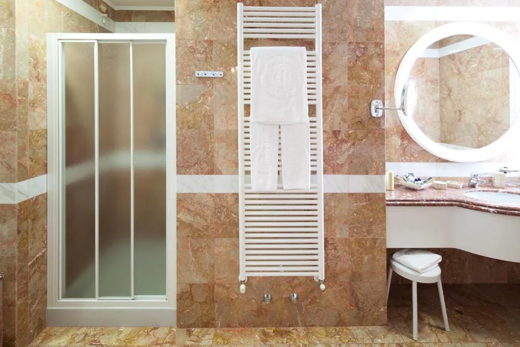 Camera Matrimoniale Deluxe — Hotel Terme Due Torri – Hideaway & SPA