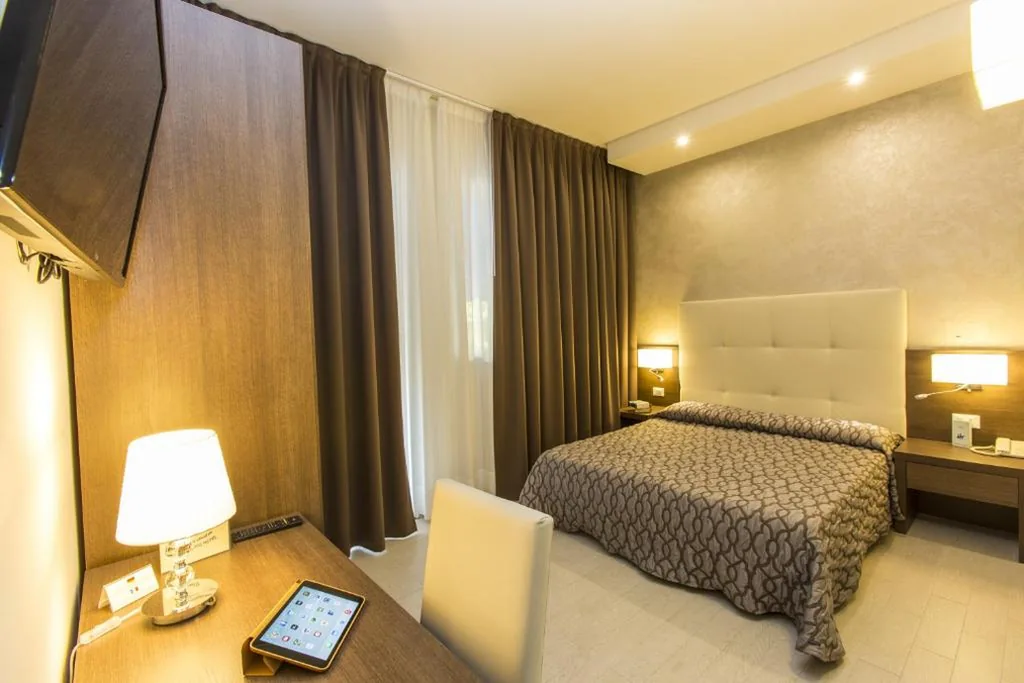 Camera Matrimoniale Deluxe — Hotel Touring