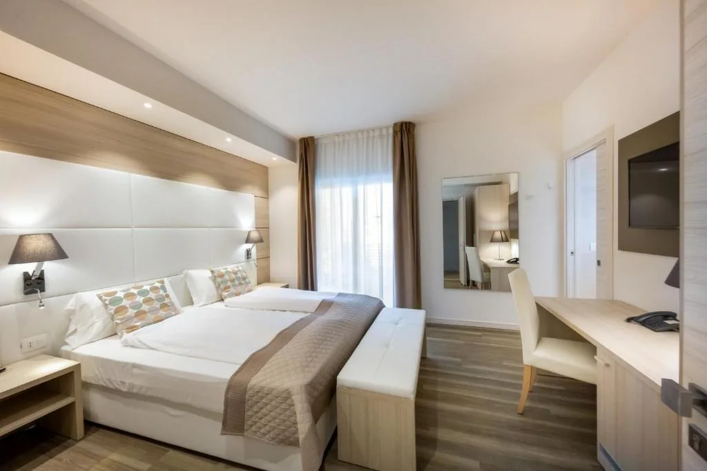 Camera Matrimoniale Deluxe — International Beach Hotel