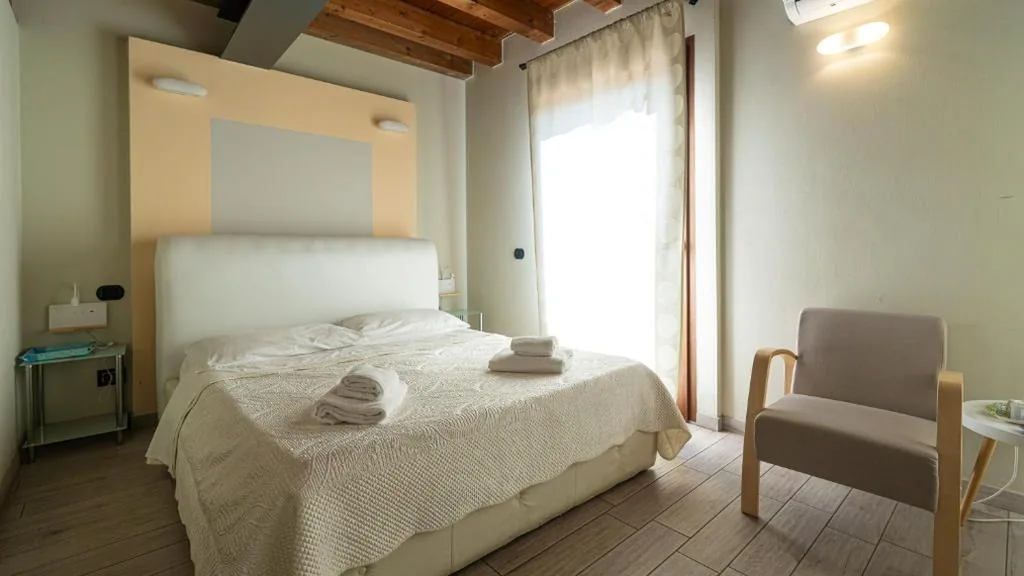 Camera Matrimoniale Deluxe — La Terrazza sul Lago