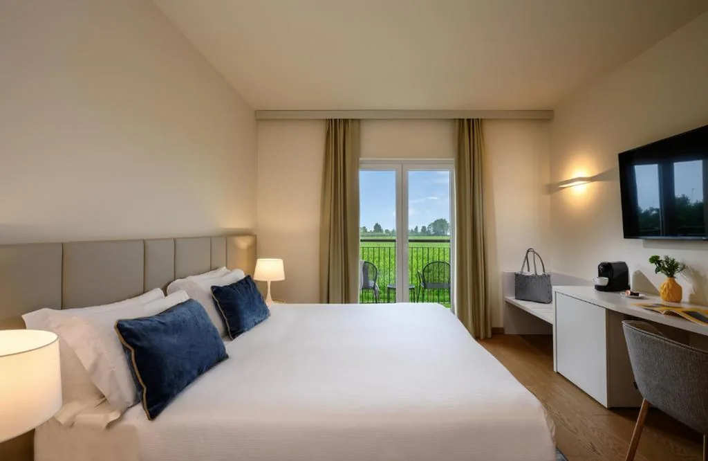 Camera Matrimoniale Deluxe — Leonardo Hotel Lago di Garda – Wellness and Spa