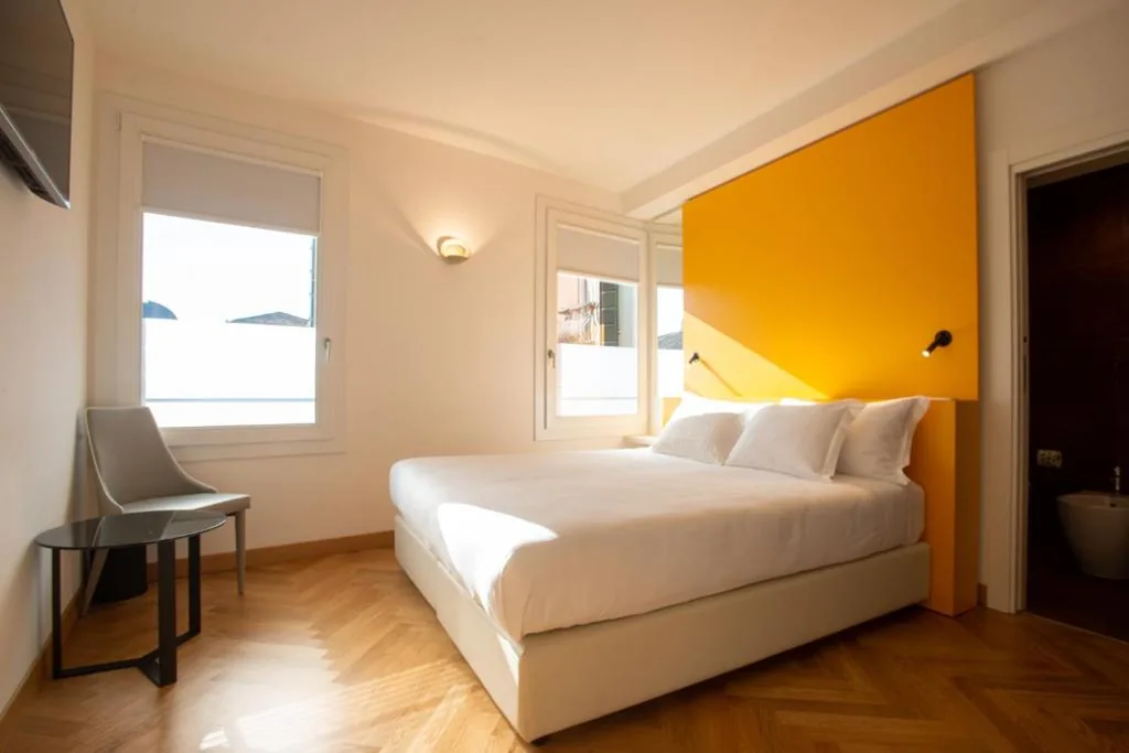 Camera Matrimoniale Deluxe — Padova Suites C20