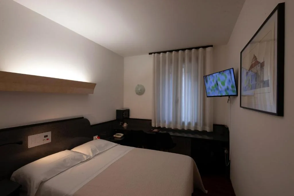 Double or Twin Room - Disability Access — CityHotel Cristina Vicenza